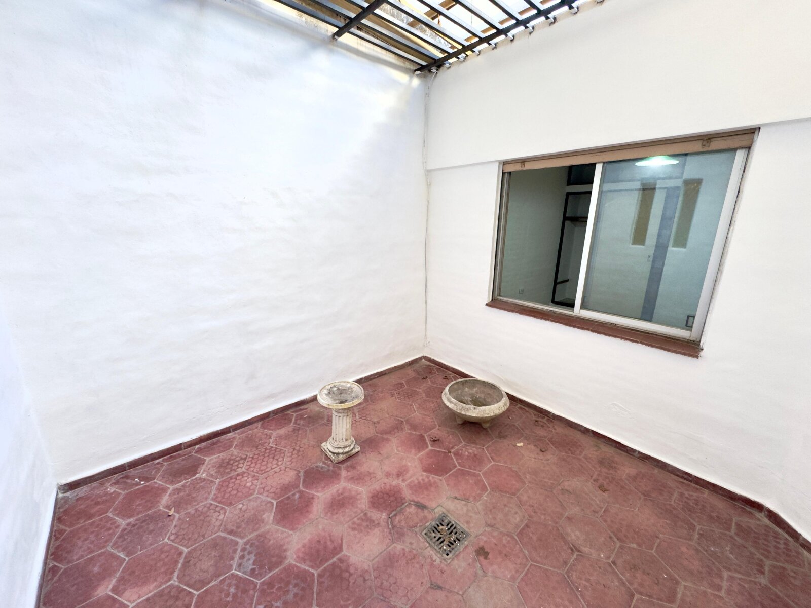 CASA ALQUILER 3 DORM PATIO COCHERA 2 BAÑOS  B° CERRO DE LAS ROSA - Imagen 6