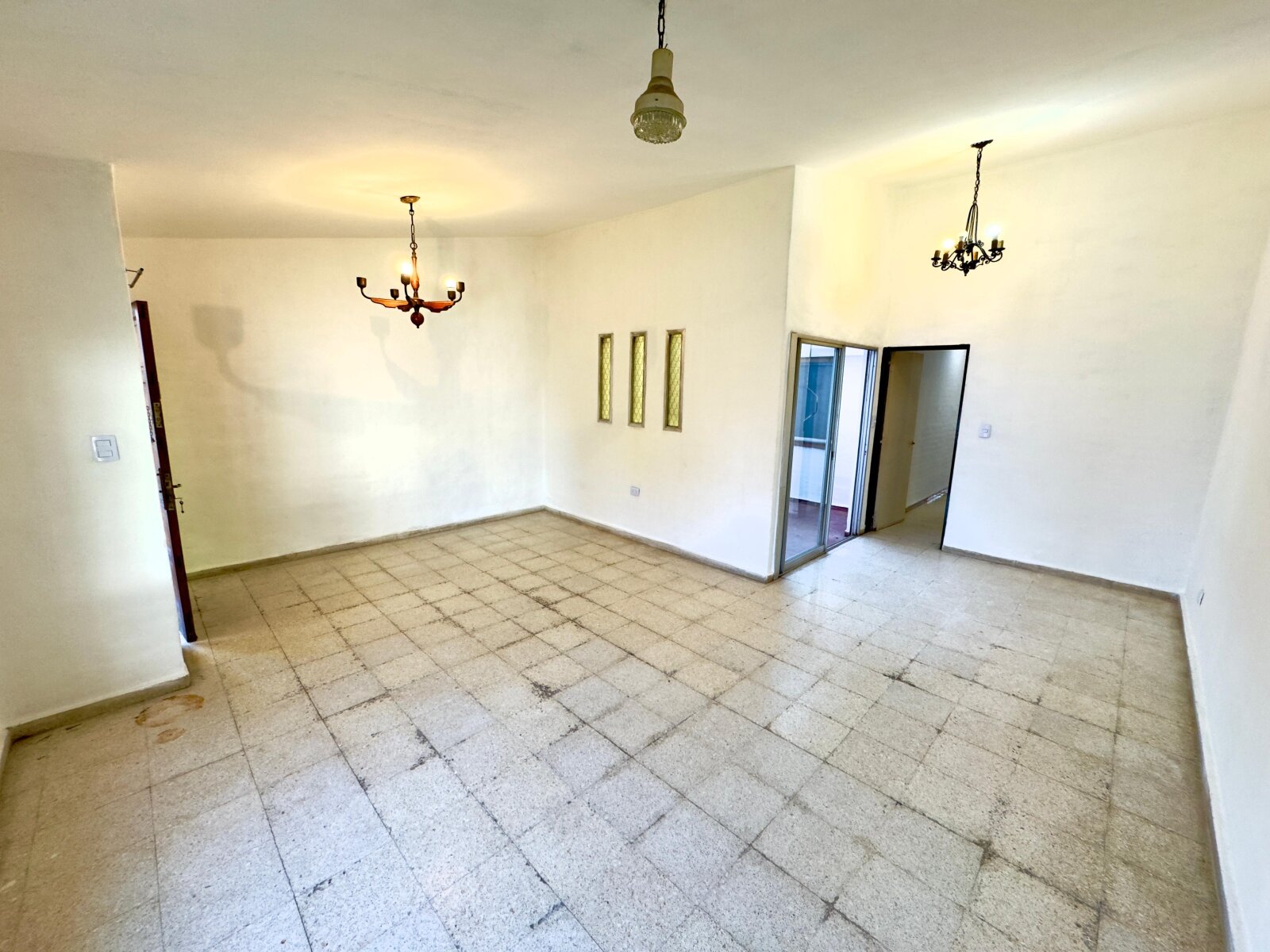 CASA ALQUILER 3 DORM PATIO COCHERA 2 BAÑOS  B° CERRO DE LAS ROSA - Imagen 3
