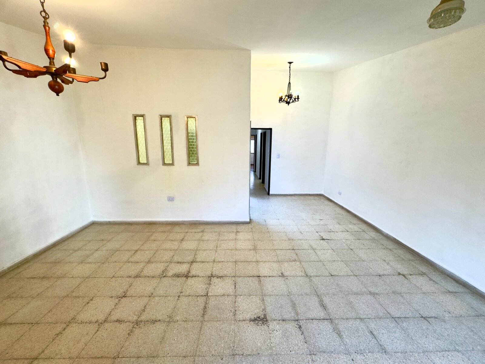 CASA ALQUILER 3 DORM PATIO COCHERA 2 BAÑOS  B° CERRO DE LAS ROSA - Imagen 4
