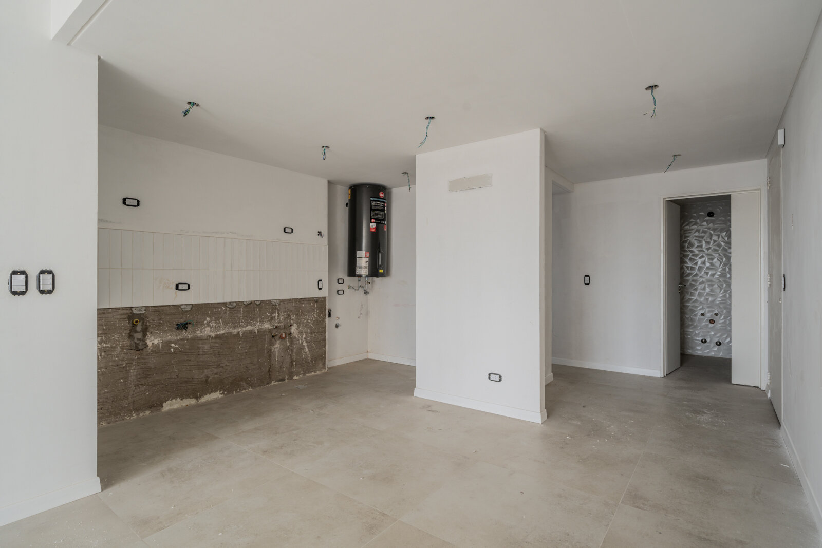 Venta. Depto 4 amb a estrenar al frente con balcón y cochera cubierta Versalles - 9