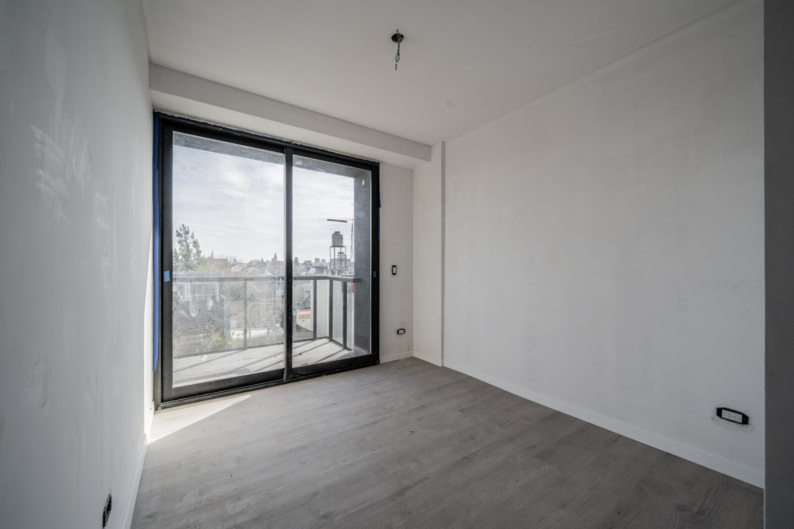 Venta. Depto 4 amb a estrenar al frente con balcón y cochera cubierta Versalles - 14