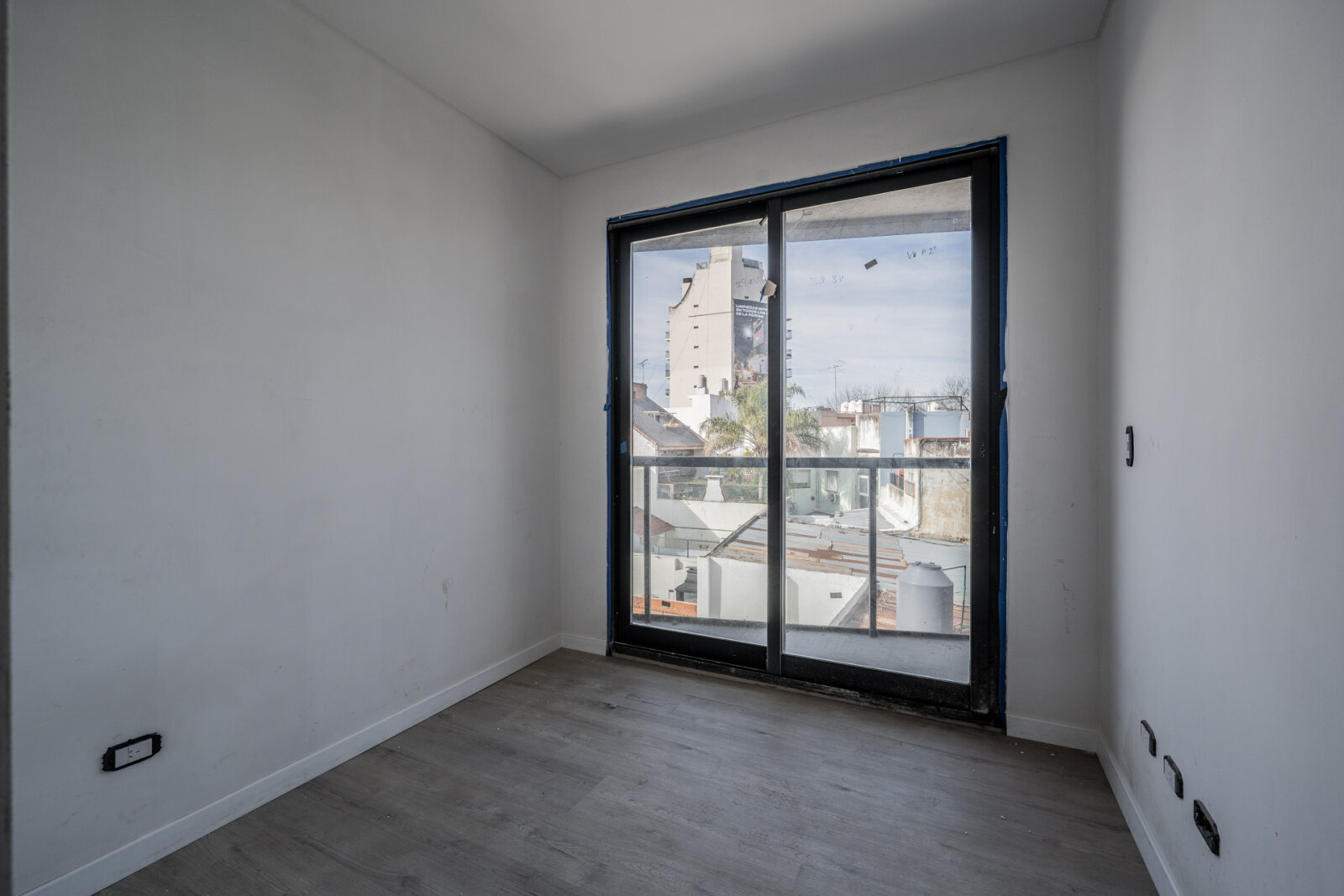 Venta. Depto 4 amb a estrenar al frente con balcón y cochera cubierta Versalles - 19