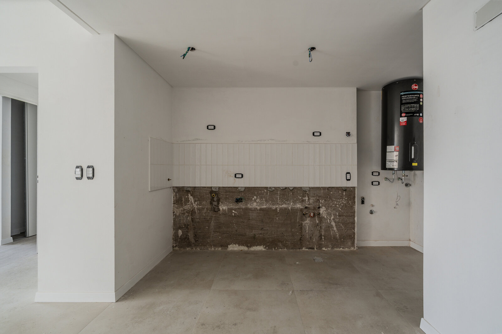 Venta. Depto 4 amb a estrenar al frente con balcón y cochera cubierta Versalles - 10