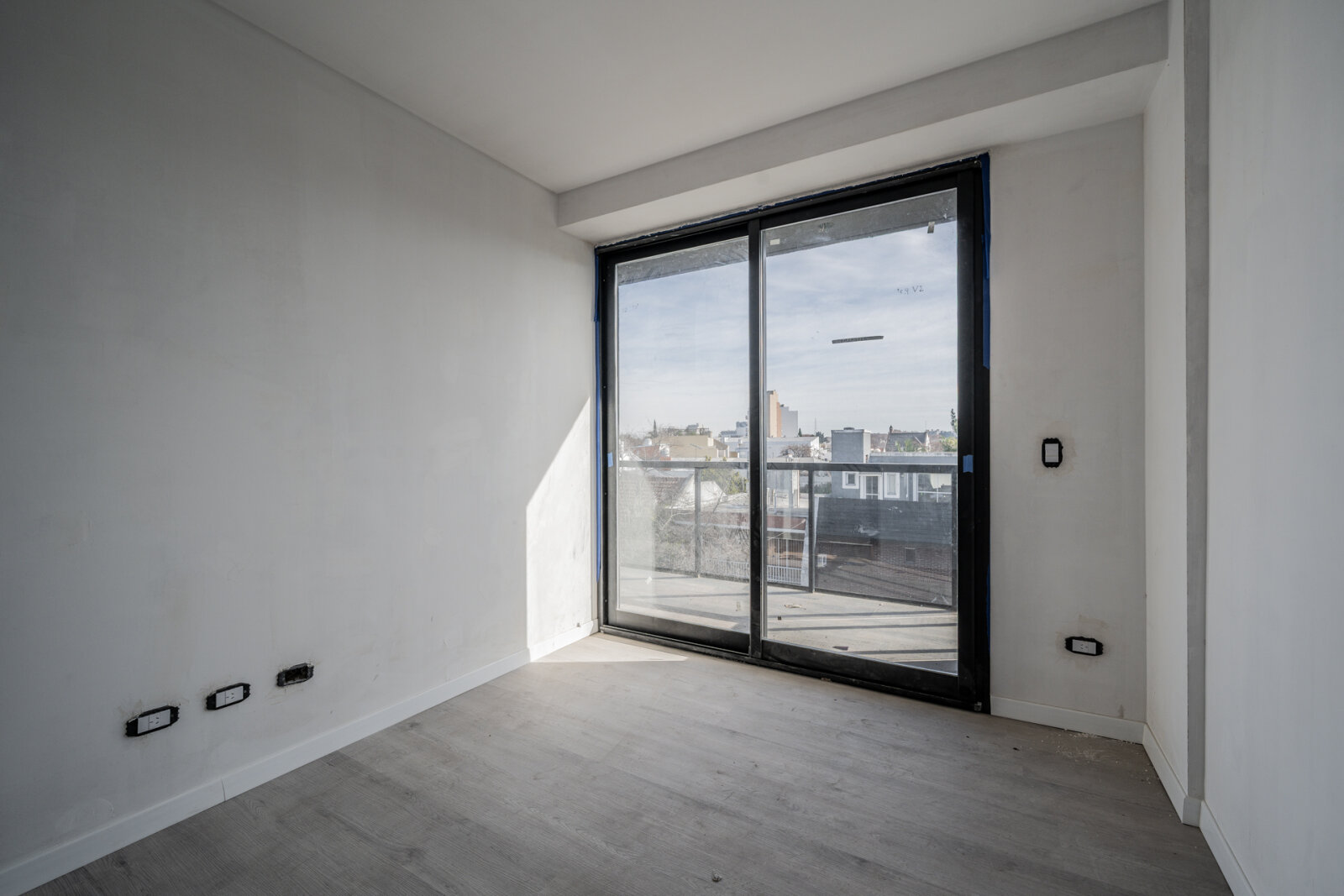Venta. Depto 4 amb a estrenar al frente con balcón y cochera cubierta Versalles - 20