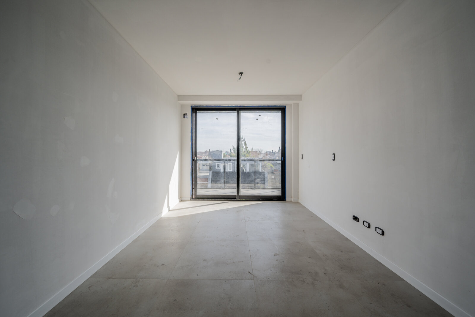 Venta. Depto 4 amb a estrenar al frente con balcón y cochera cubierta Versalles - 3
