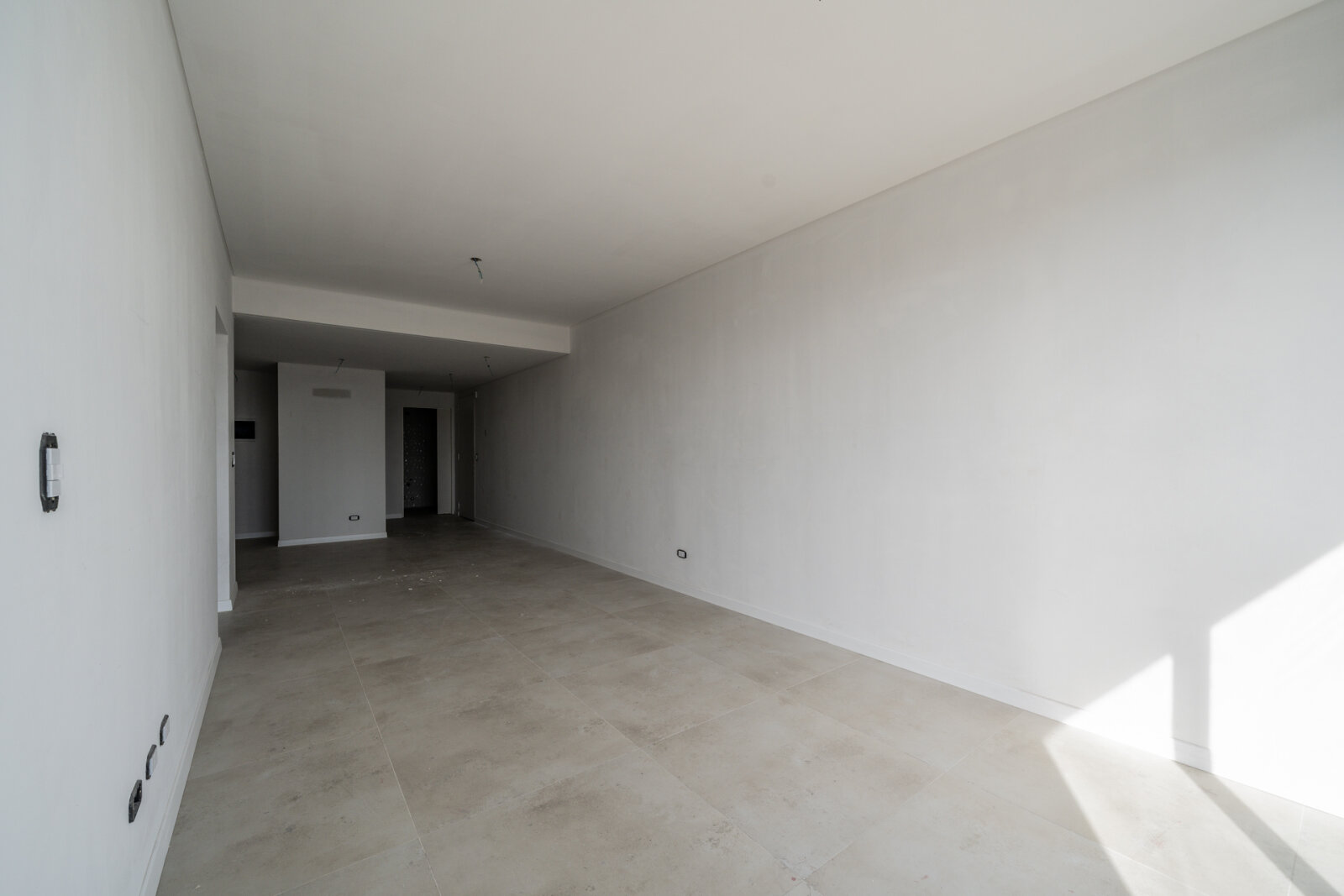 Venta. Depto 4 amb a estrenar al frente con balcón y cochera cubierta Versalles - 12