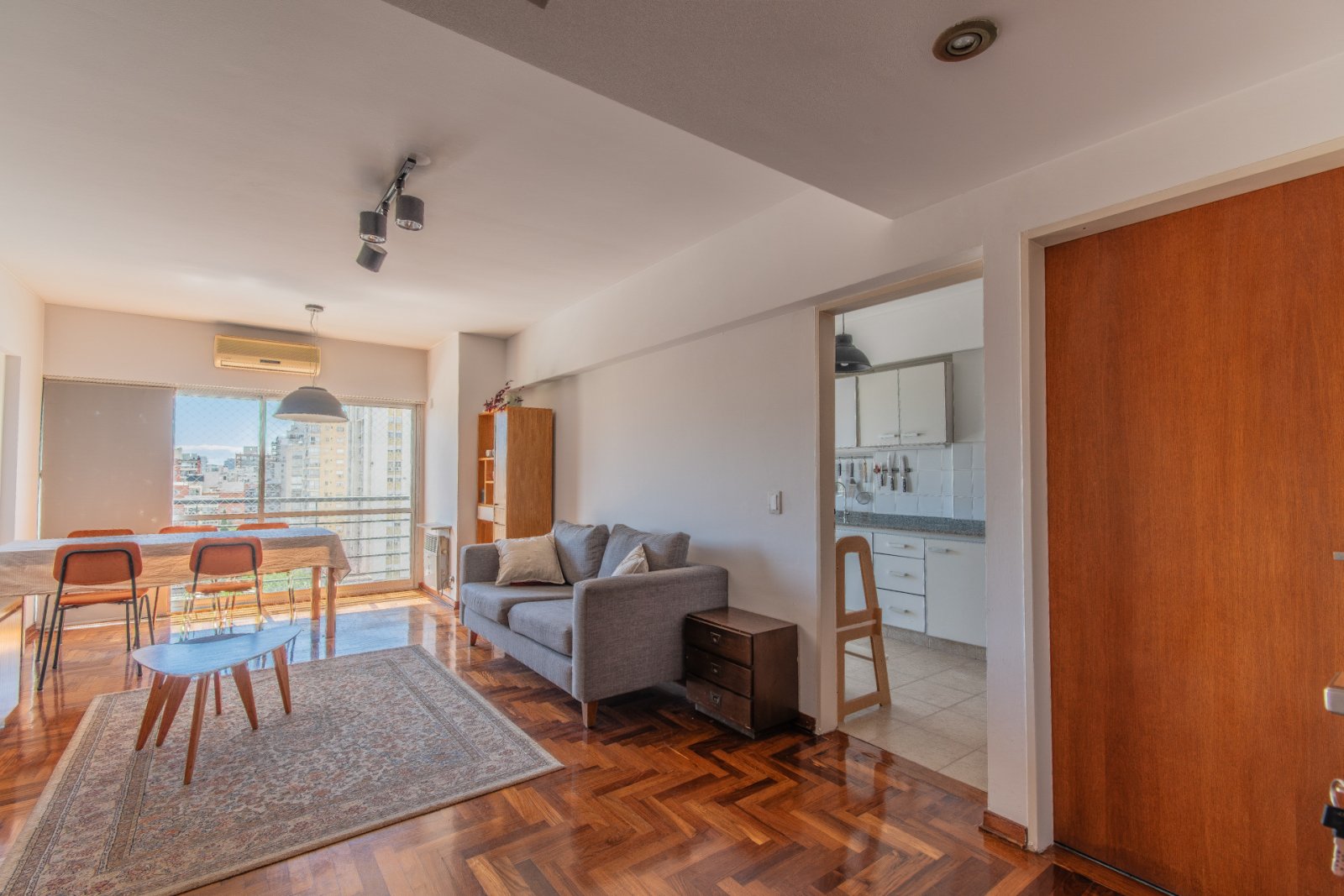 EN VENTA. VILLA URQUIZA. TRIPLEX 10° PISO. 3 AMB. TERRAZA PROPIA CON PARRILLA. - 30