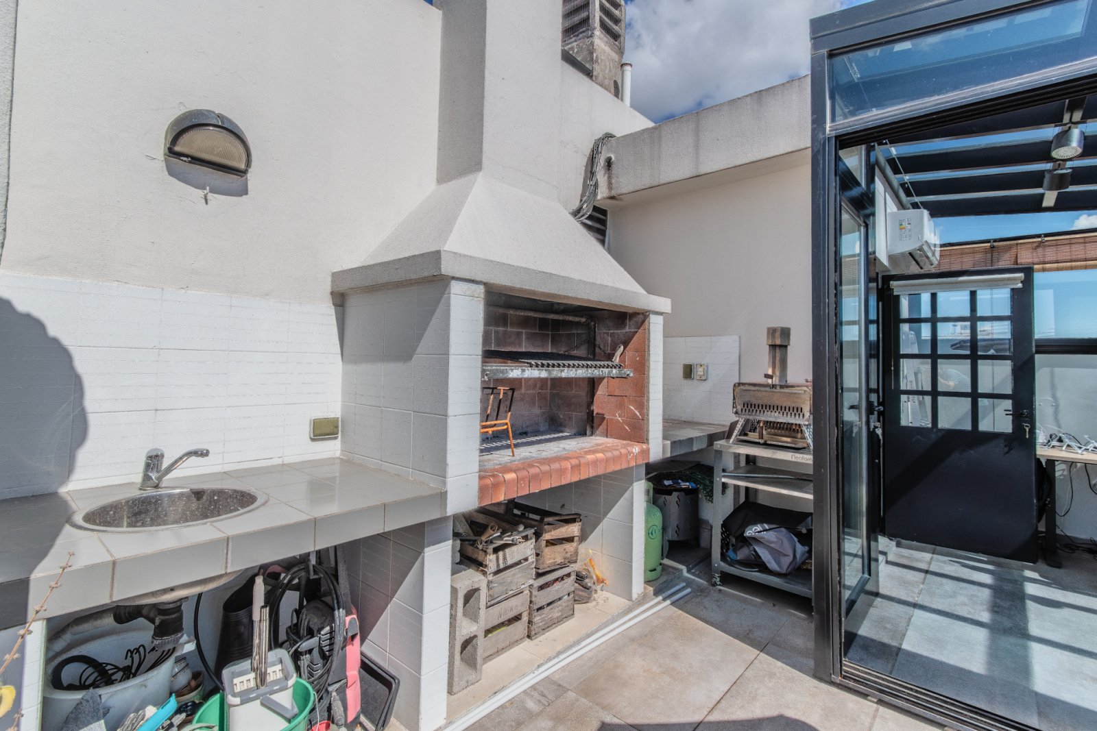 EN VENTA. VILLA URQUIZA. TRIPLEX 10° PISO. 3 AMB. TERRAZA PROPIA CON PARRILLA. - 2