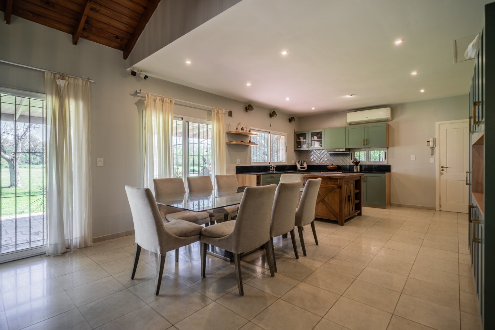 EN VENTA. MERCEDES. CHACRA 3 HA. CASA 5 AMBIENTES. QUINCHO. PILETA. CANCHA DE FUTBOL. - 35