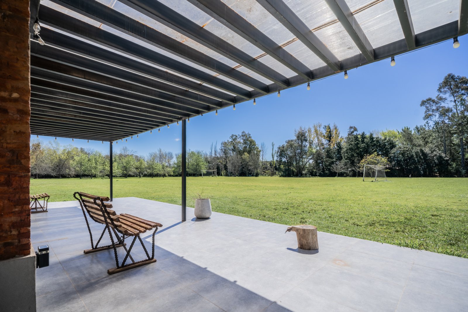 EN VENTA. MERCEDES. CHACRA 3 HA. CASA 5 AMBIENTES. QUINCHO. PILETA. CANCHA DE FUTBOL. - 47