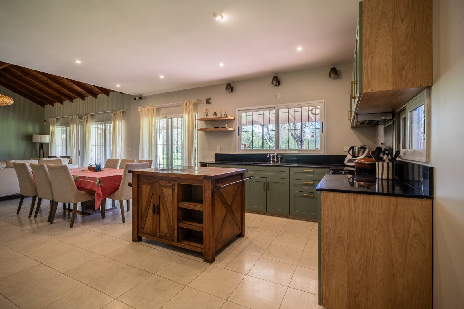 EN VENTA. MERCEDES. CHACRA 3 HA. CASA 5 AMBIENTES. QUINCHO. PILETA. CANCHA DE FUTBOL. - 26
