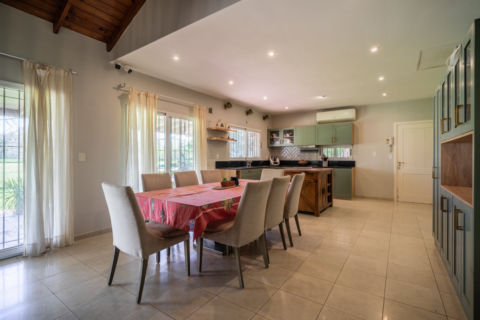 EN VENTA. MERCEDES. CHACRA 3 HA. CASA 5 AMBIENTES. QUINCHO. PILETA. CANCHA DE FUTBOL. - 29