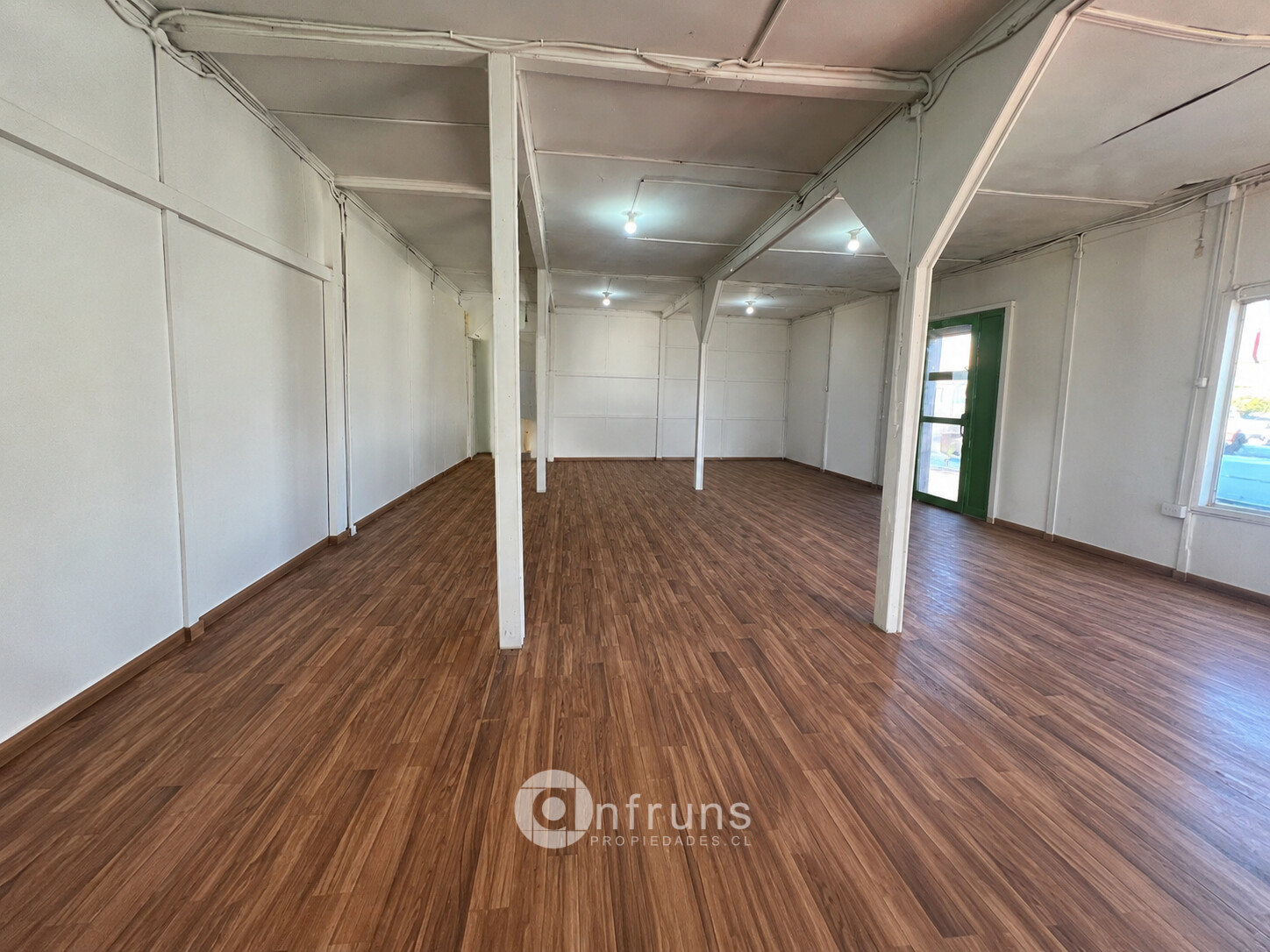 Casa en Venta en Coyhaique | 4 Dormitorios | 2 Baños | 724 m² | UF 74 - 8
