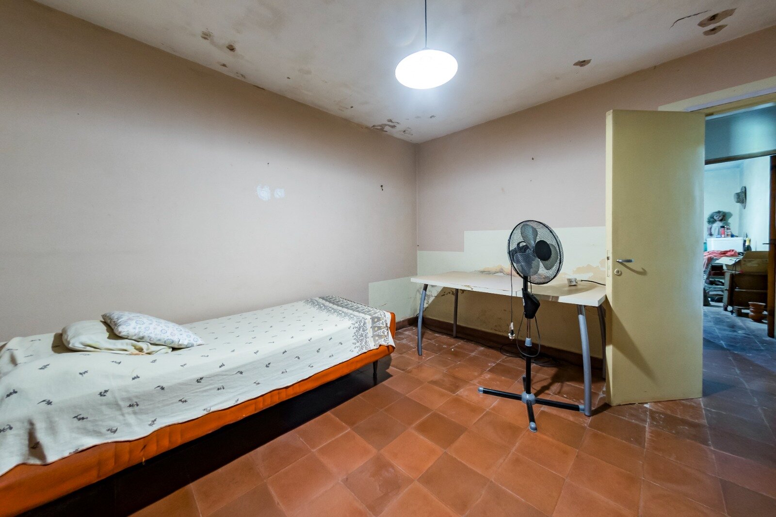 CASA A RECICLAR CON GRAN TERRENO EN ARGÜELLO – IDEAL INVERSIÓN - Imagen 21