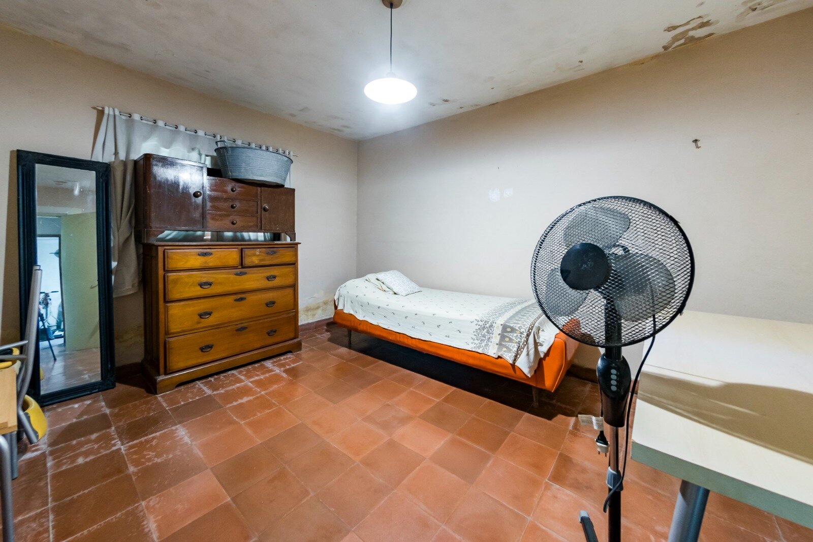 CASA A RECICLAR CON GRAN TERRENO EN ARGÜELLO – IDEAL INVERSIÓN - Imagen 29