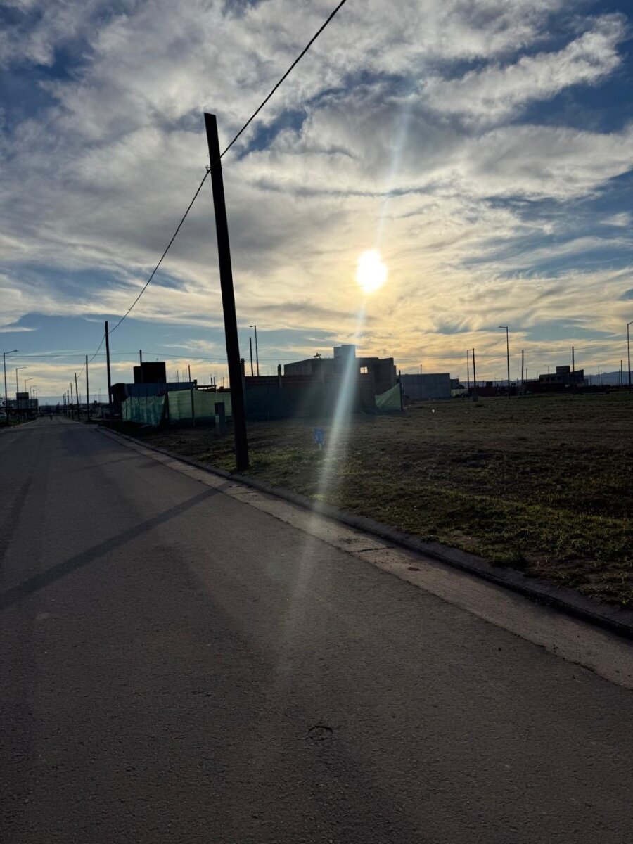 Lote en Cuestas de Manantiales (NO perimetral) - fondo norte Apto Duplex - Imagen 2