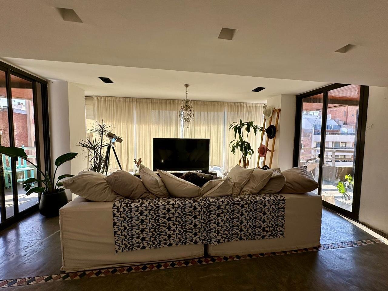PISO ENTERO CON DOBLE ALTURA 3 DORM (2 EN SUITE) - 1 BALCON y 2 TERRAZAS CON ASADOR EN NUEVA CORDOBA