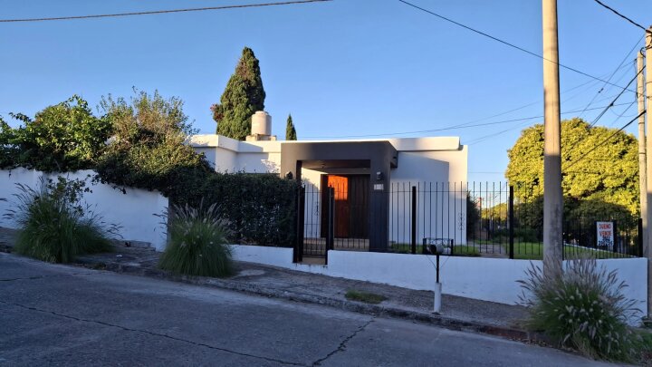ALTOS DE  VILLA CABRERA - VENTA CASA DE 3 DORMITORIOS