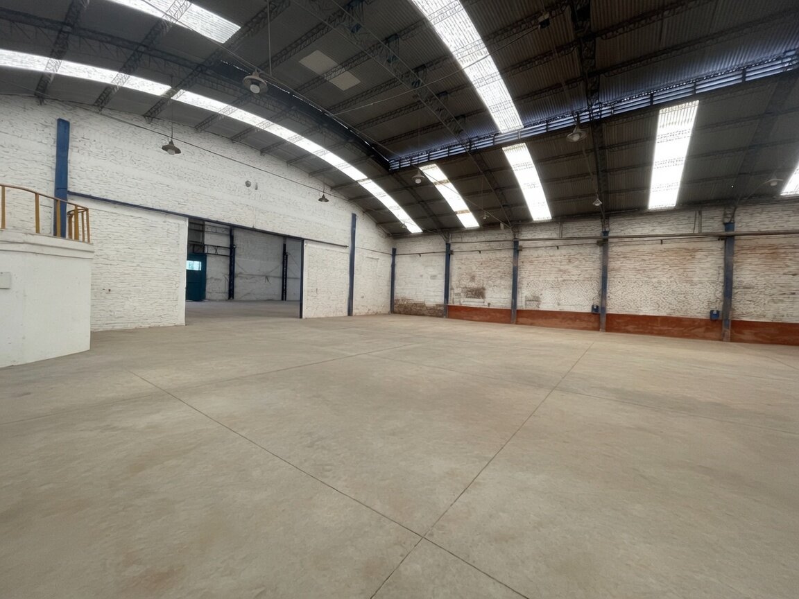 Bv. Seguí 3250 - Galpón 1.500 m2 - 6
