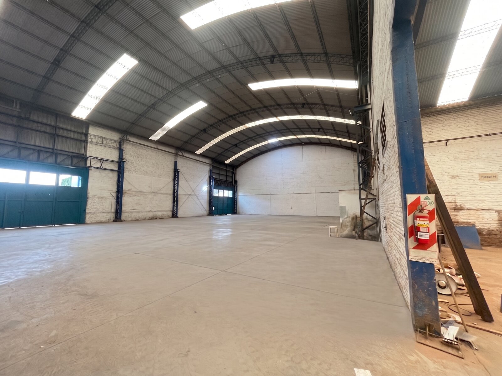 Bv. Seguí 3250 - Galpón 1.500 m2 - 5