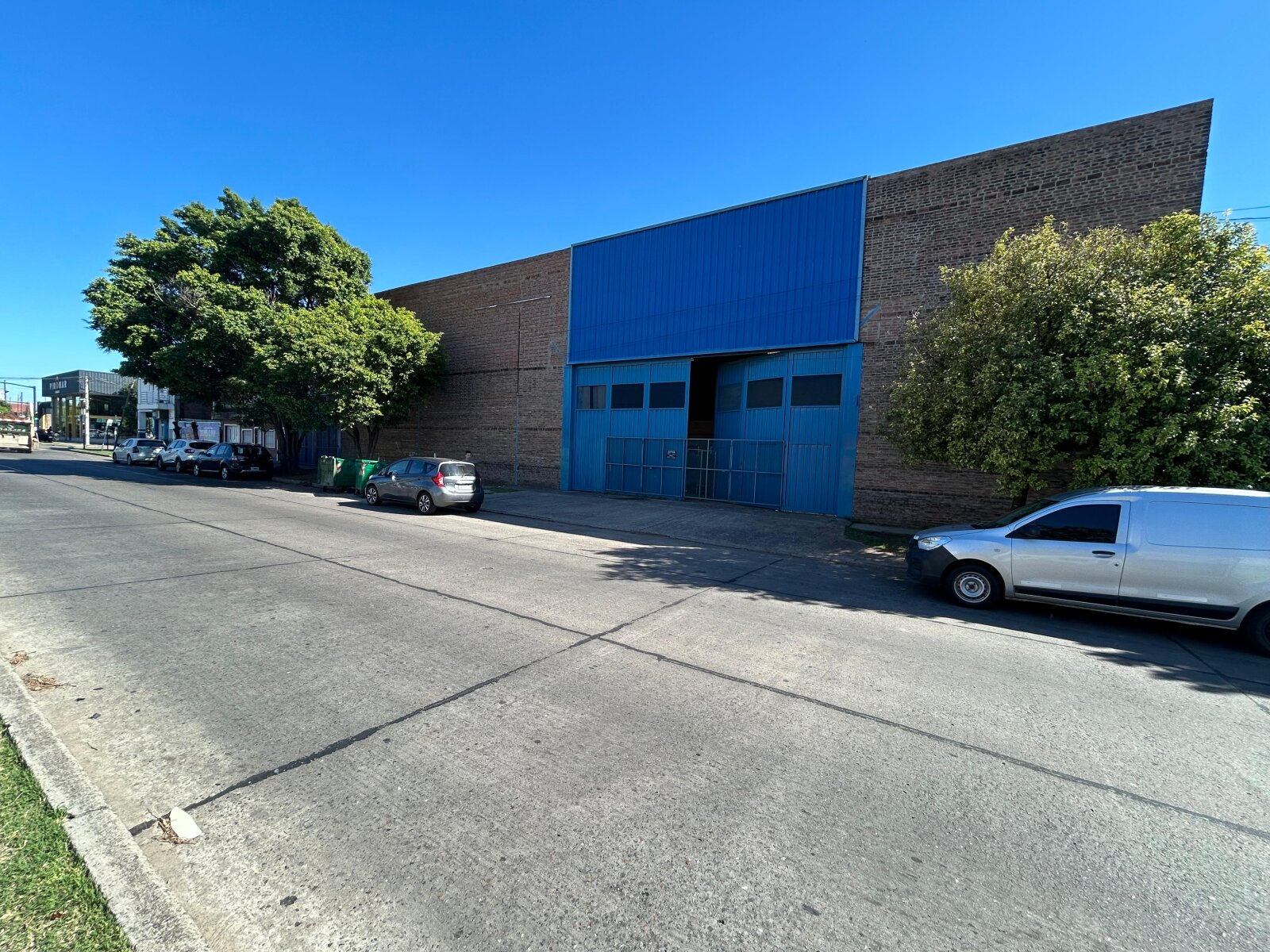 Bv. Seguí 3250 - Galpón 1.500 m2 - 8