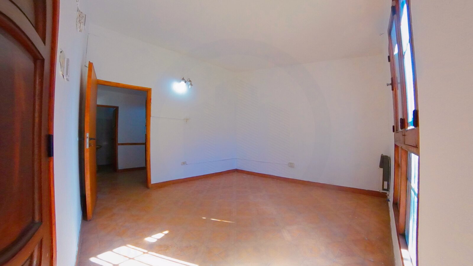 CASA DE 2 DORMIITORIOS CON GRAN PATIO B° SILVANO FUNES - Imagen 4