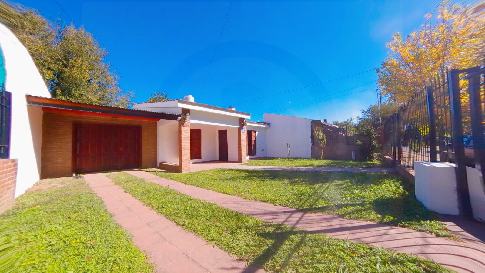 CASA DE 2 DORMIITORIOS CON GRAN PATIO B° SILVANO FUNES - Imagen 2