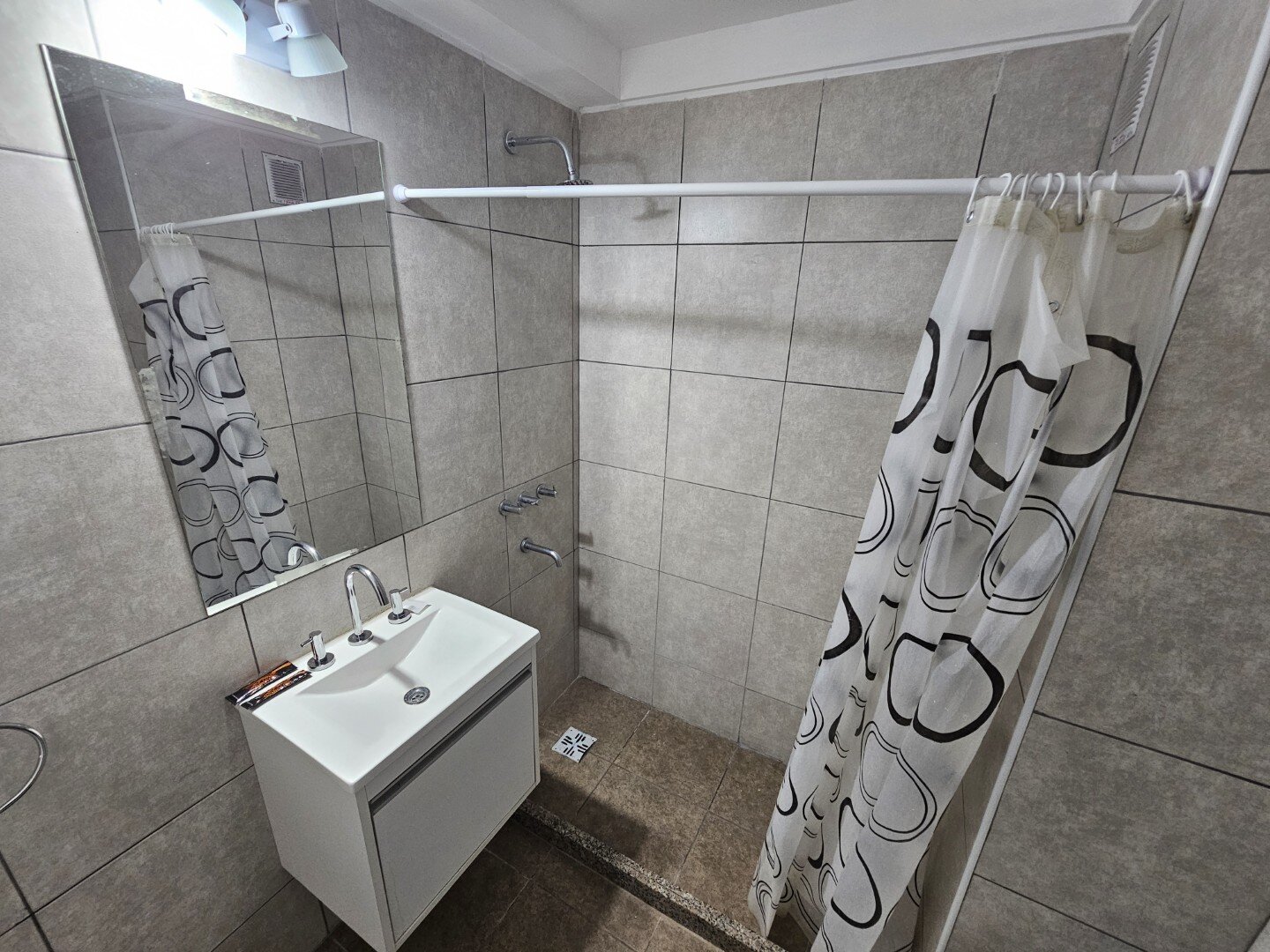 Edificio Meraki 2 - 02-02 - Depto amoblado de 1 dormitorio y 1 baño con balcón al frente y cochera - 28