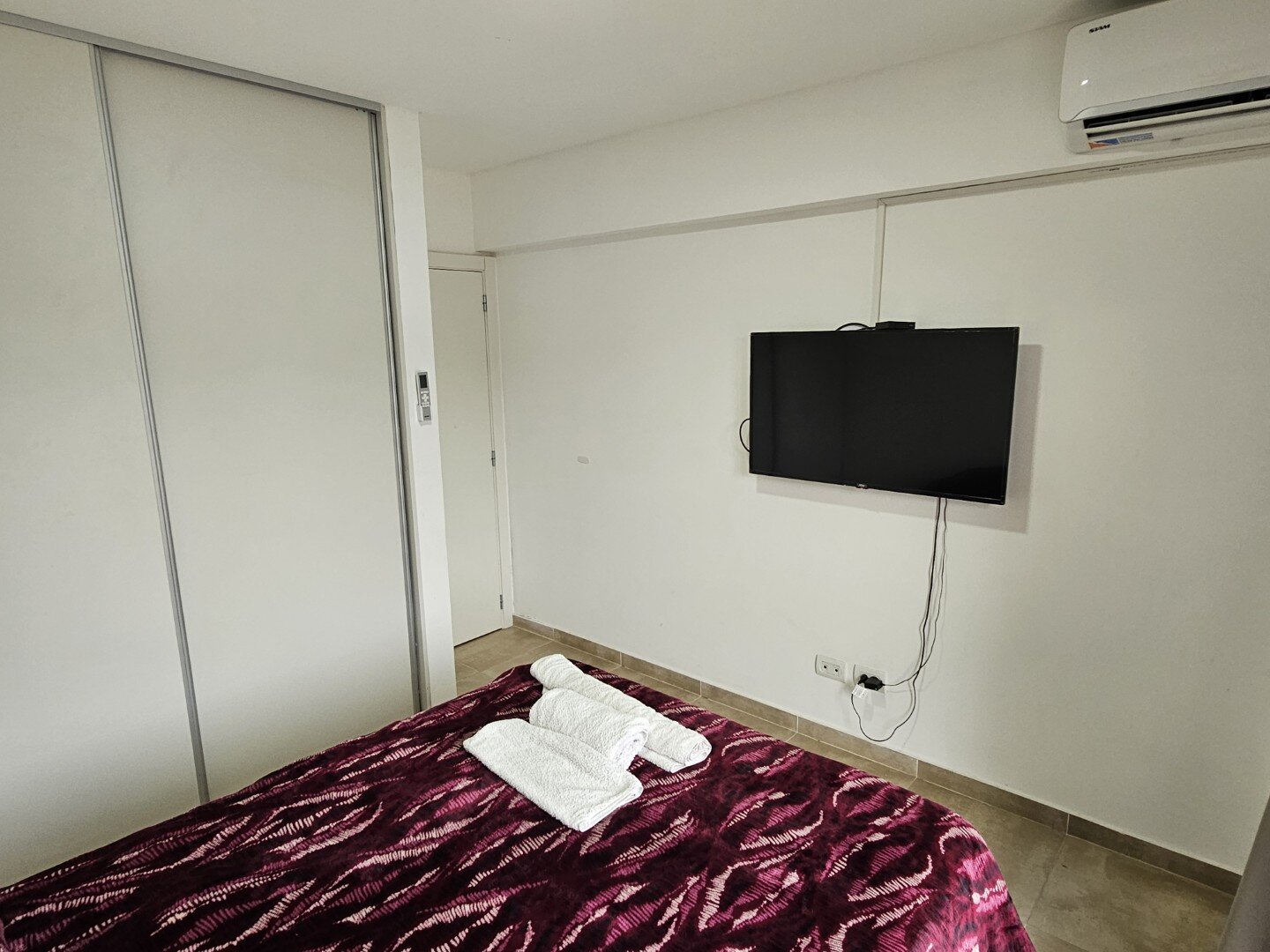 Edificio Meraki 2 - 02-02 - Depto amoblado de 1 dormitorio y 1 baño con balcón al frente y cochera - 24