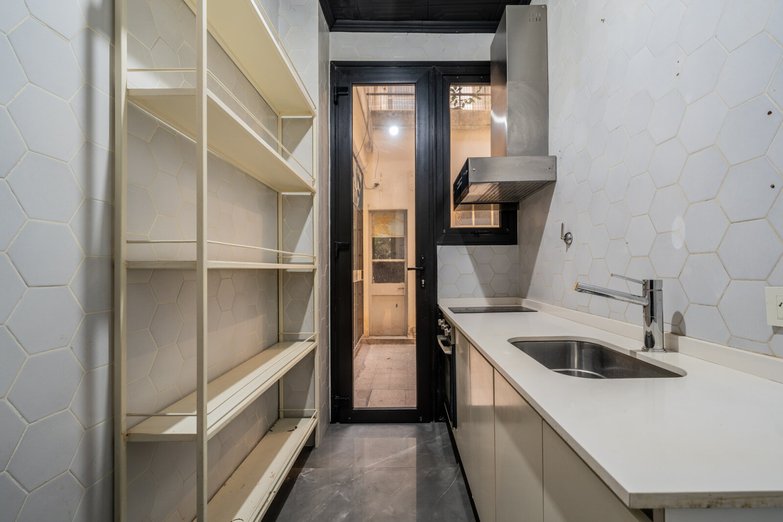 Venta Depto estilo casa con parque, pileta, cochera y Baulera. Apto crédito. Apto Profesional. - 17