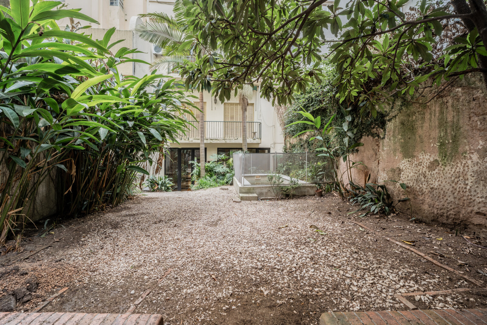 Venta Depto estilo casa con parque, pileta, cochera y Baulera. Apto crédito. Apto Profesional. - 16
