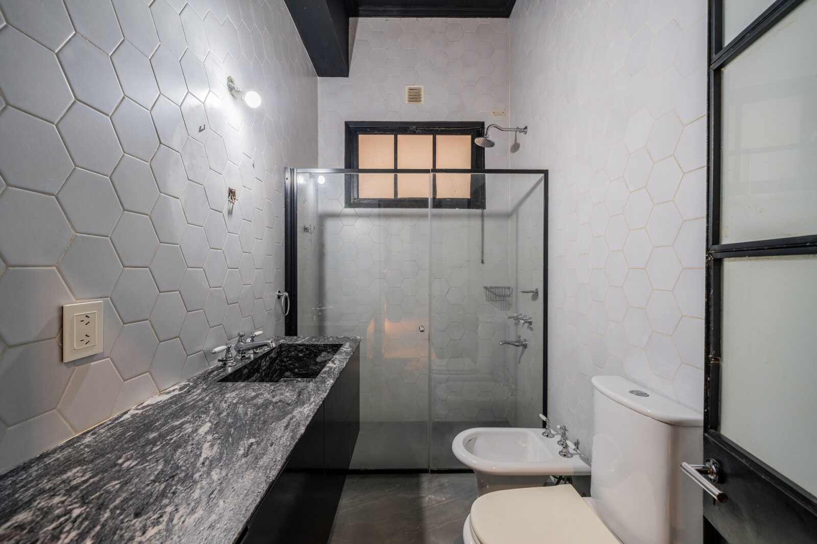 Venta Depto estilo casa con parque, pileta, cochera y Baulera. Apto crédito. Apto Profesional. - 21