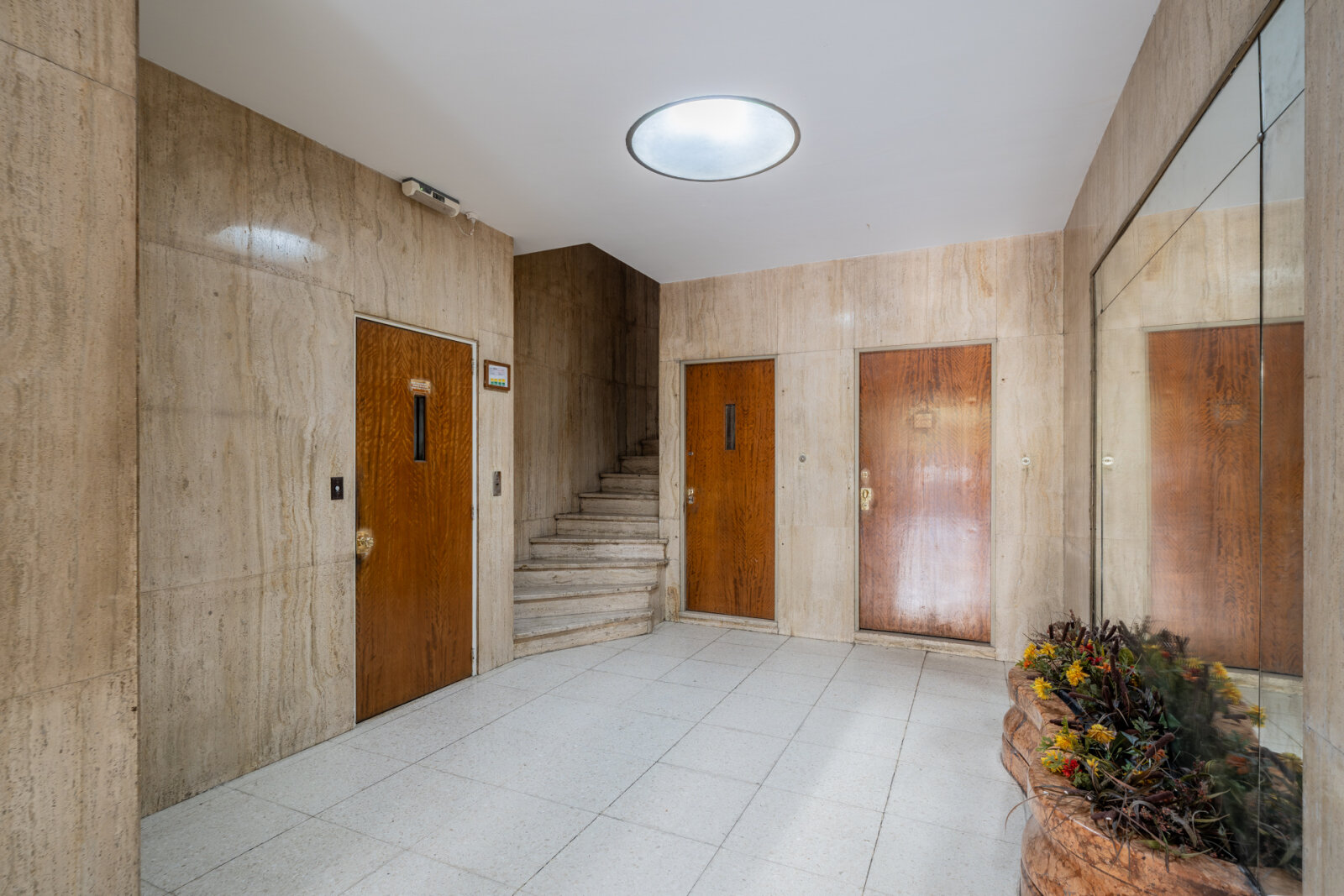 Venta Depto estilo casa con parque, pileta, cochera y Baulera. Apto crédito. Apto Profesional. - 23
