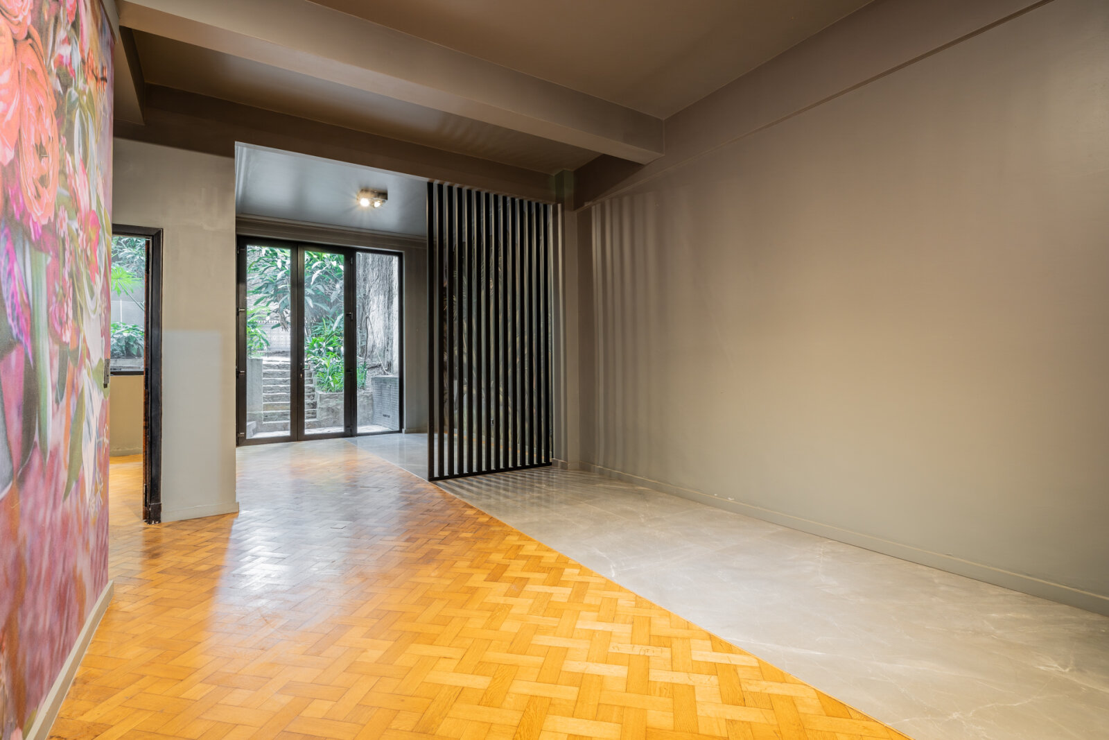 Venta Depto estilo casa con parque, pileta, cochera y Baulera. Apto crédito. Apto Profesional. - 13