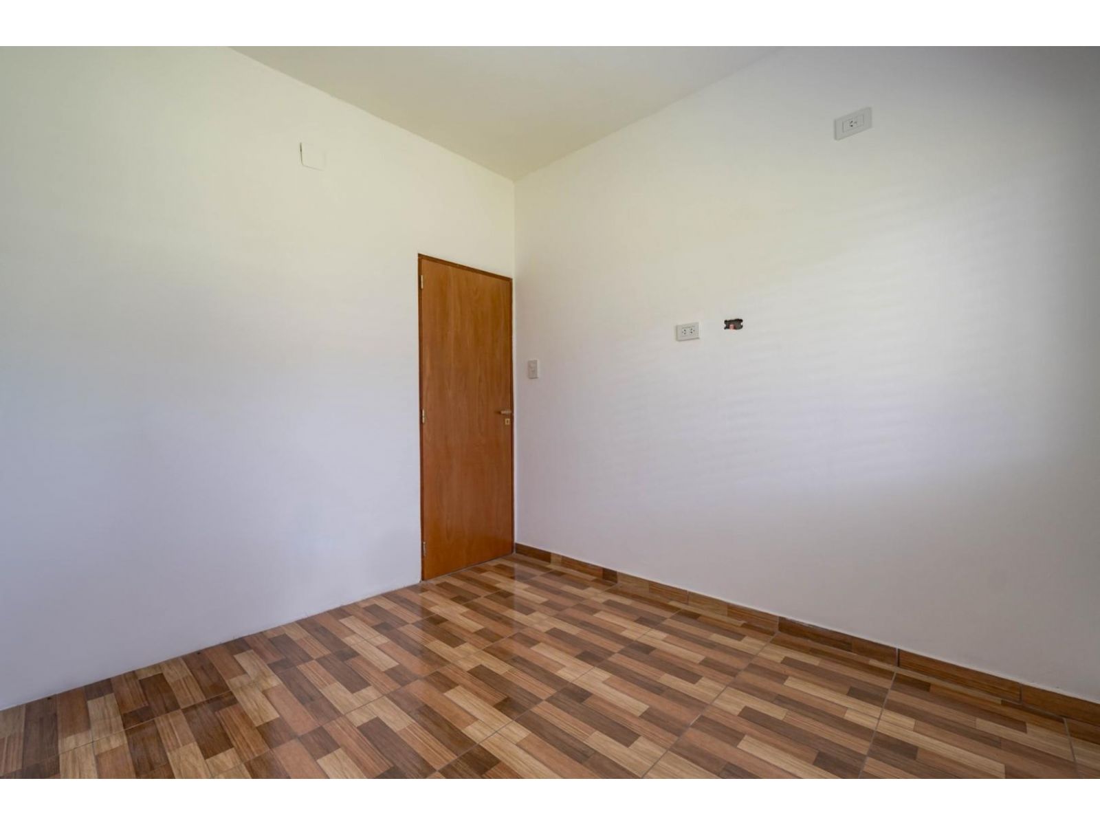 ARROYO SECO - IMPECABLE !!! Rioja N° 1033 Bis -- $ 1.050.000. - 18