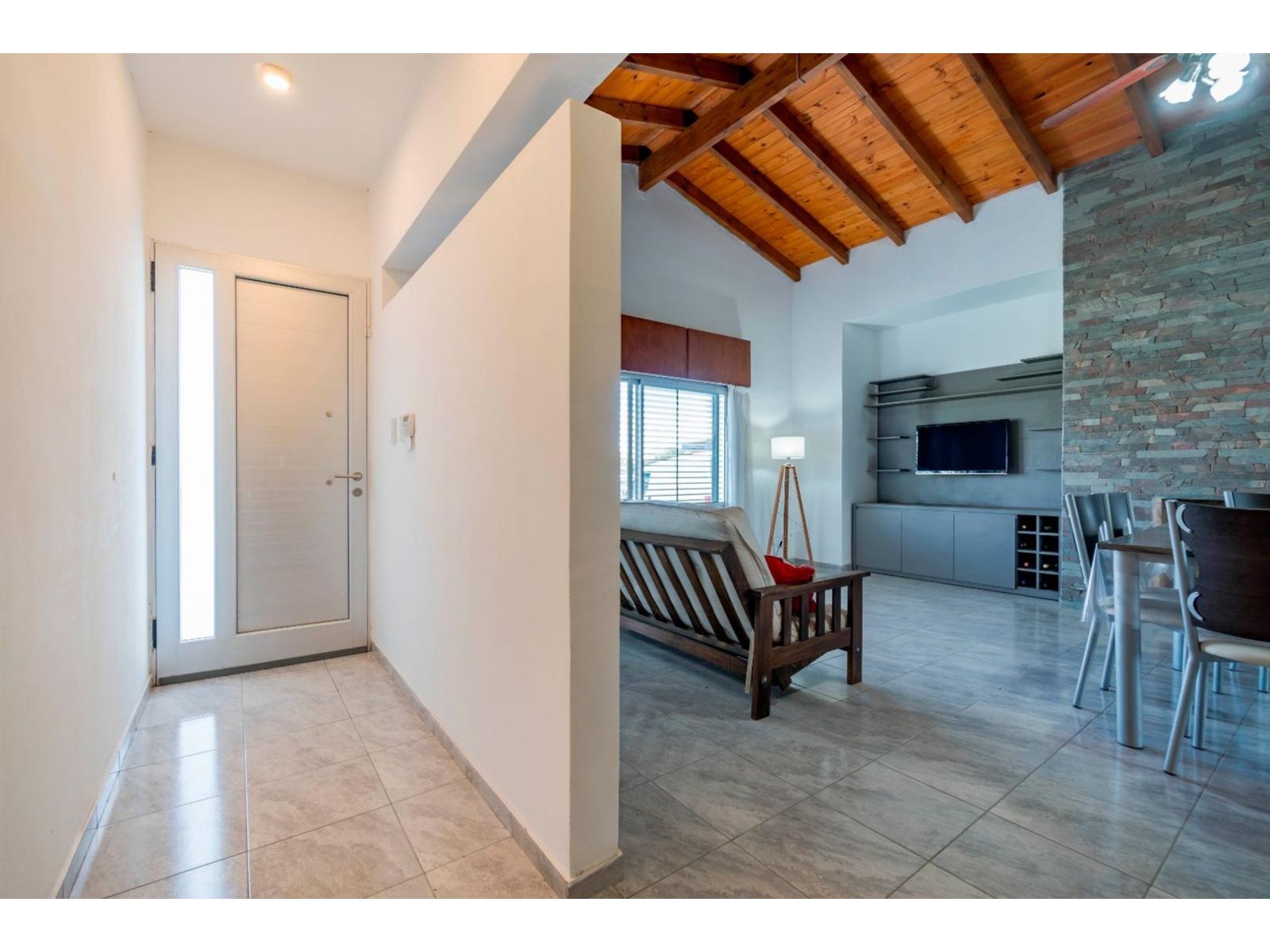 ARROYO SECO - IMPECABLE !!! Rioja N° 1033 Bis -- $ 1.050.000. - 10