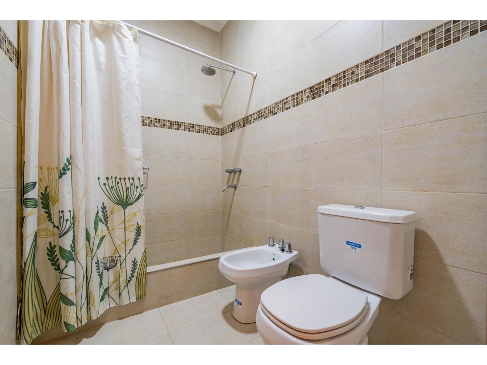 ARROYO SECO - IMPECABLE !!! Rioja N° 1033 Bis -- $ 1.050.000. - 12