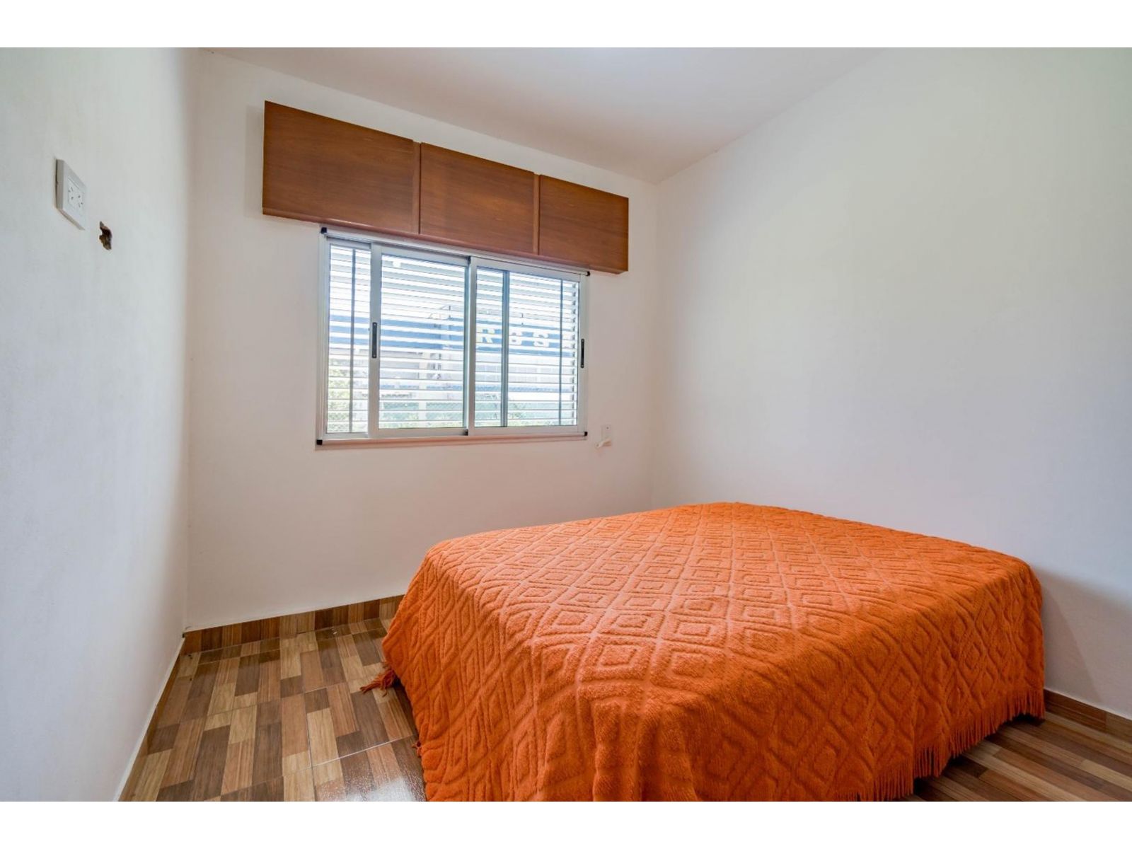 ARROYO SECO - IMPECABLE !!! Rioja N° 1033 Bis -- $ 1.050.000. - 24