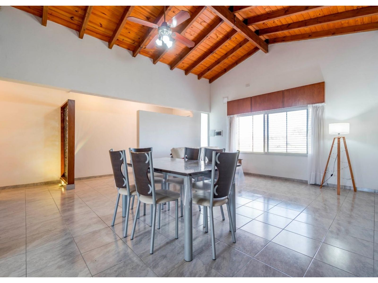 ARROYO SECO - IMPECABLE !!! Rioja N° 1033 Bis -- $ 1.050.000. - 2
