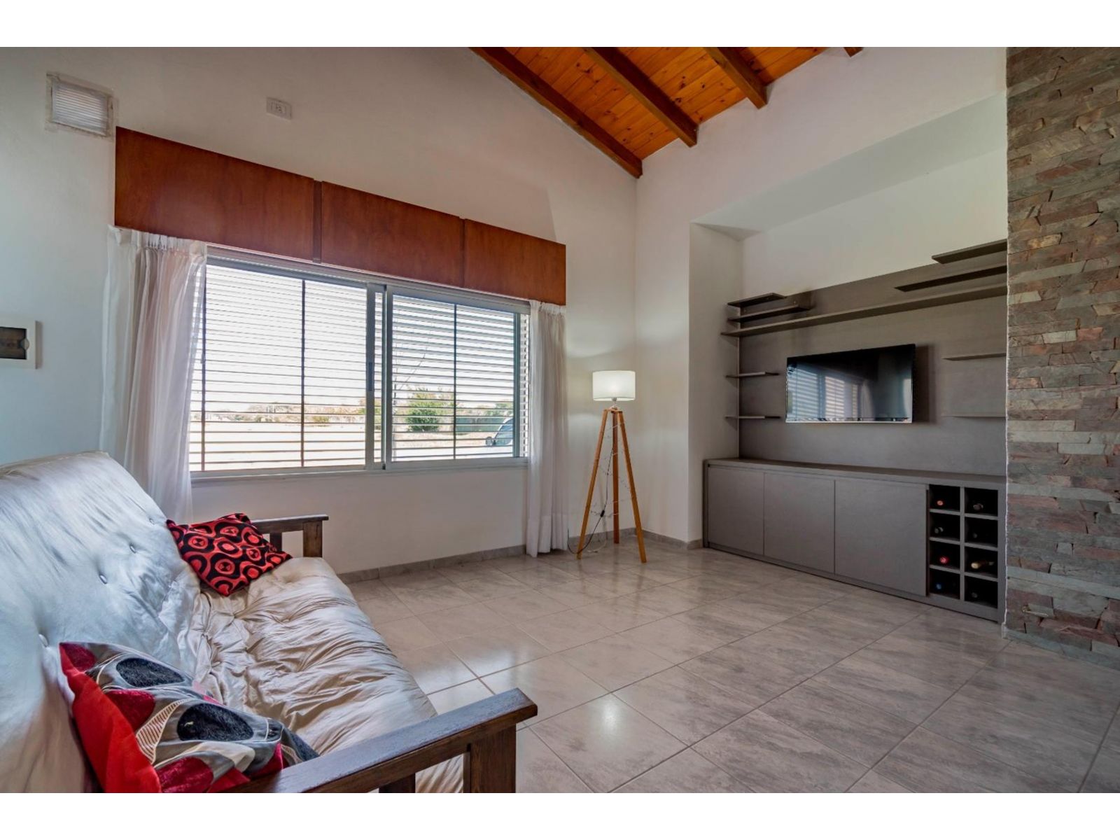 ARROYO SECO - IMPECABLE !!! Rioja N° 1033 Bis -- $ 1.050.000. - 5