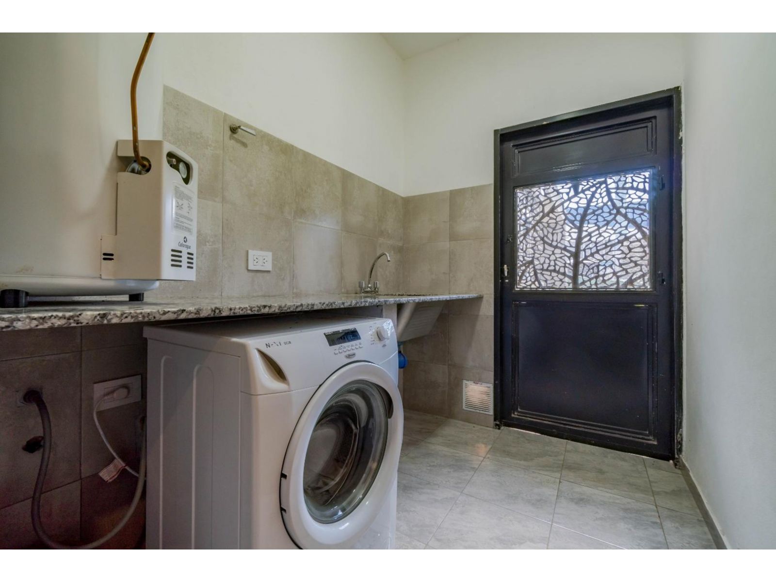 ARROYO SECO - IMPECABLE !!! Rioja N° 1033 Bis -- $ 1.050.000. - 16