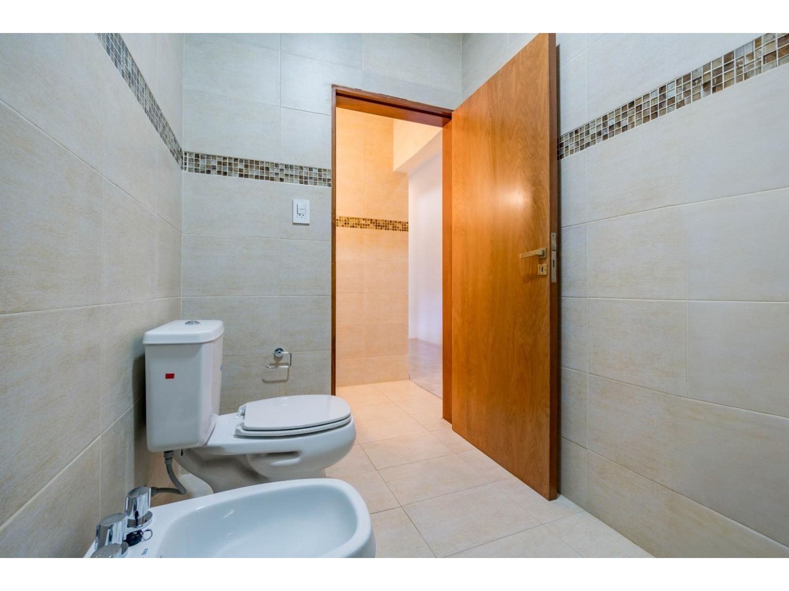 ARROYO SECO - IMPECABLE !!! Rioja N° 1033 Bis -- $ 1.050.000. - 13
