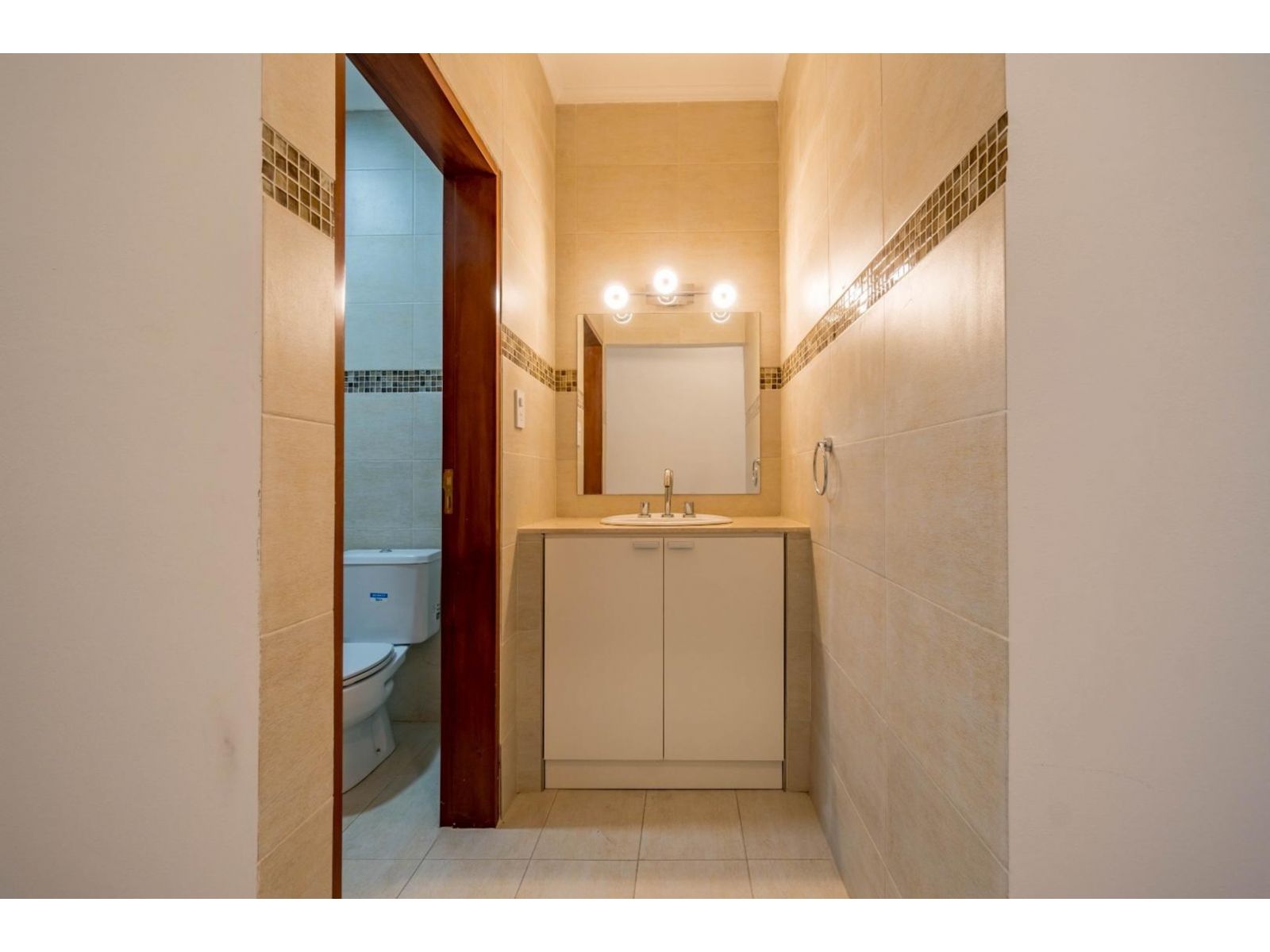 ARROYO SECO - IMPECABLE !!! Rioja N° 1033 Bis -- $ 1.050.000. - 15