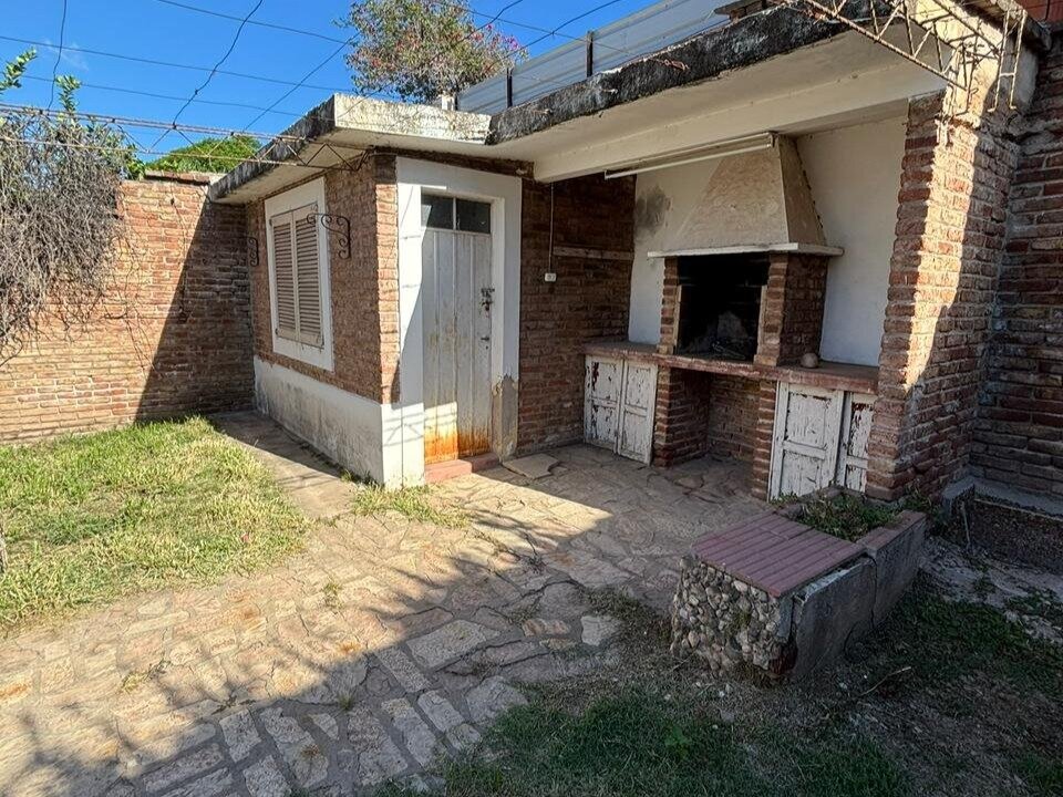 VENTA DE CASA A METROS DE B° MAIPU - 12