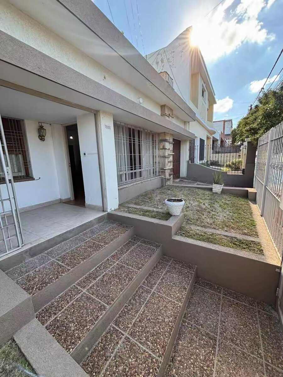 VENTA DE CASA A METROS DE B° MAIPU - 2