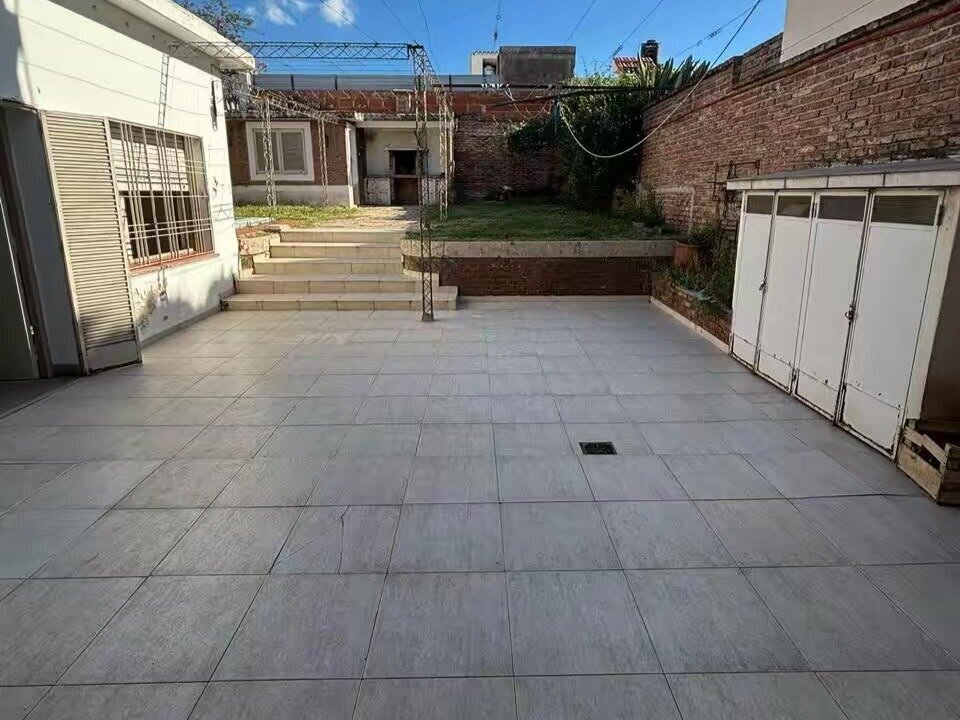 VENTA DE CASA A METROS DE B° MAIPU - 11