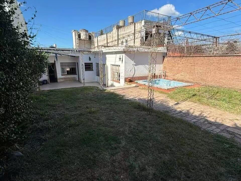 VENTA DE CASA A METROS DE B° MAIPU - 13
