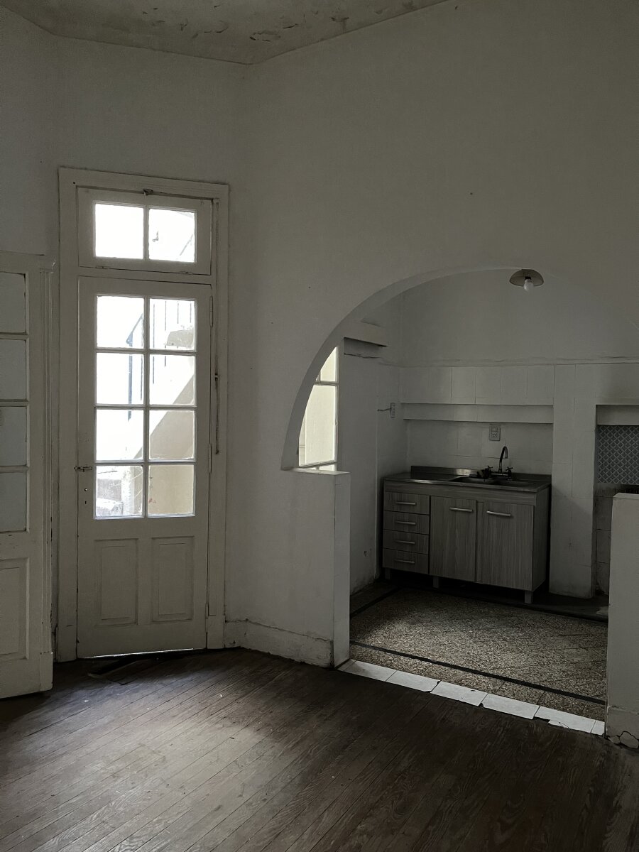 ENTRE RÍOS Y CÓRDOBA CASA AMPLIA DE PASILLO 3 DORMITORIOS — foto 4