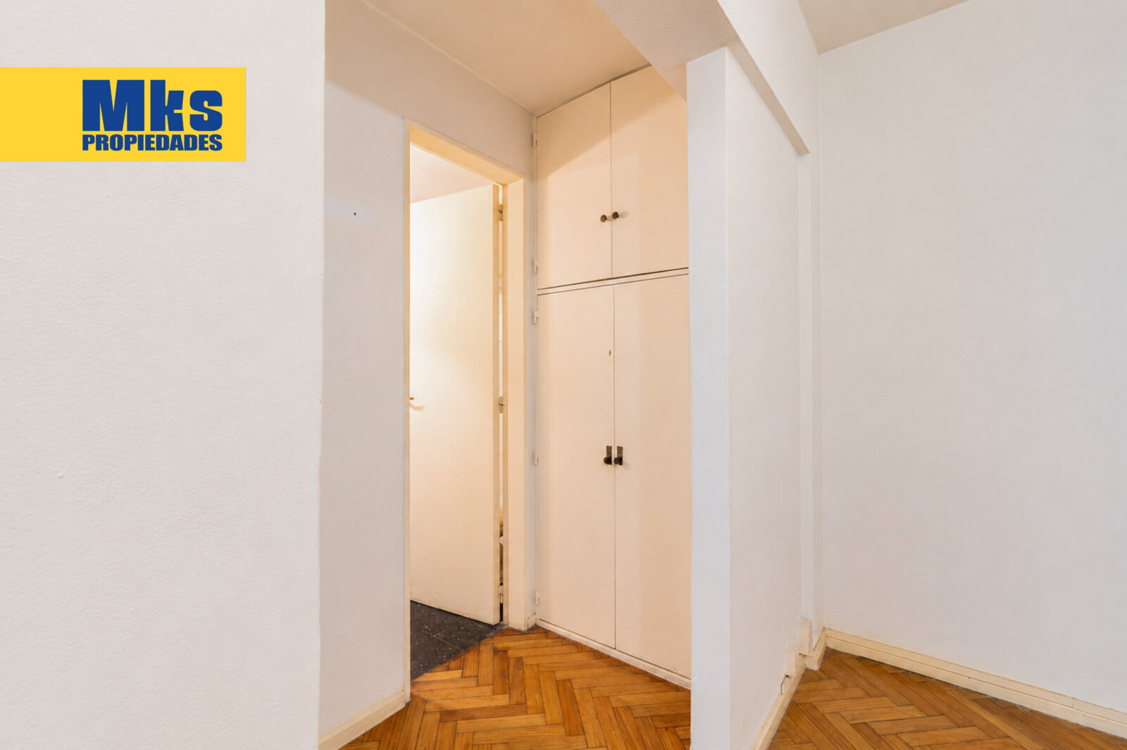 Venta. 2 ambientes sobre Av. Montes de Oca. - 12