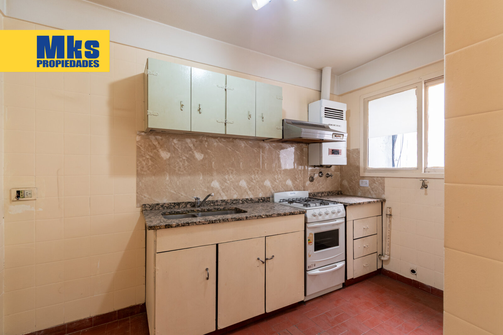 Venta. 2 ambientes sobre Av. Montes de Oca. - 5